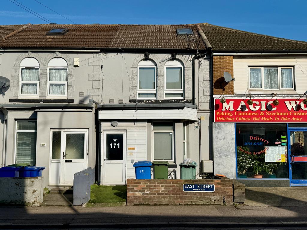 Lot: 133 - FOUR WELL-PRESENTED LETTING UNITS WITH POTENTIAL FOR A FIFTH UNIT - External photo of property